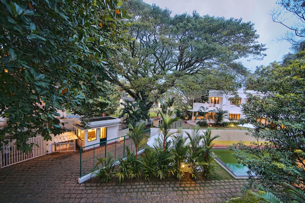 Beach Gate Bungalows CGH Earth