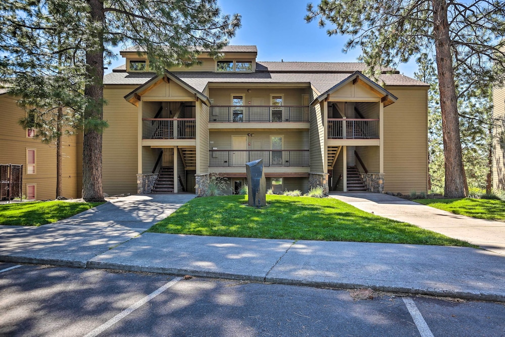 Resort Condo Retreat ~ 6 Mi to Downtown Bend!