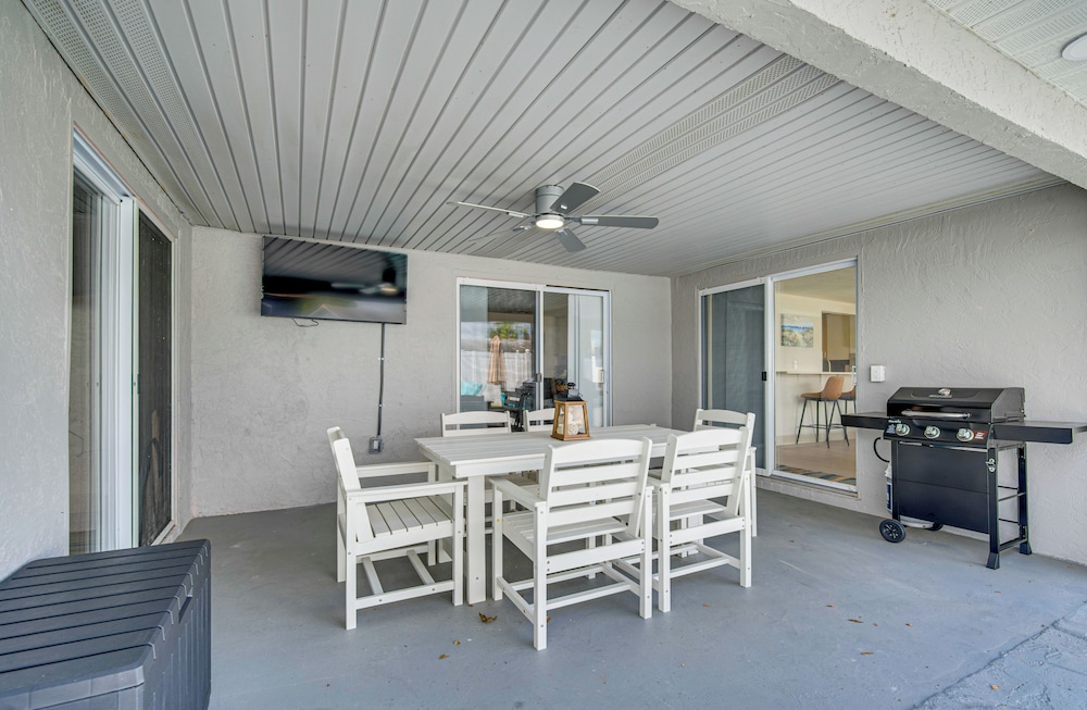 5 Mi to Beach: Home w/ Pool in Holiday!