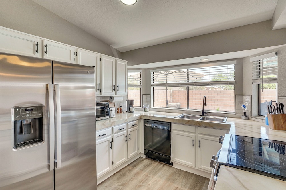 6 Mi to Dtwn: Tucson Gem w/ Outdoor Oasis!