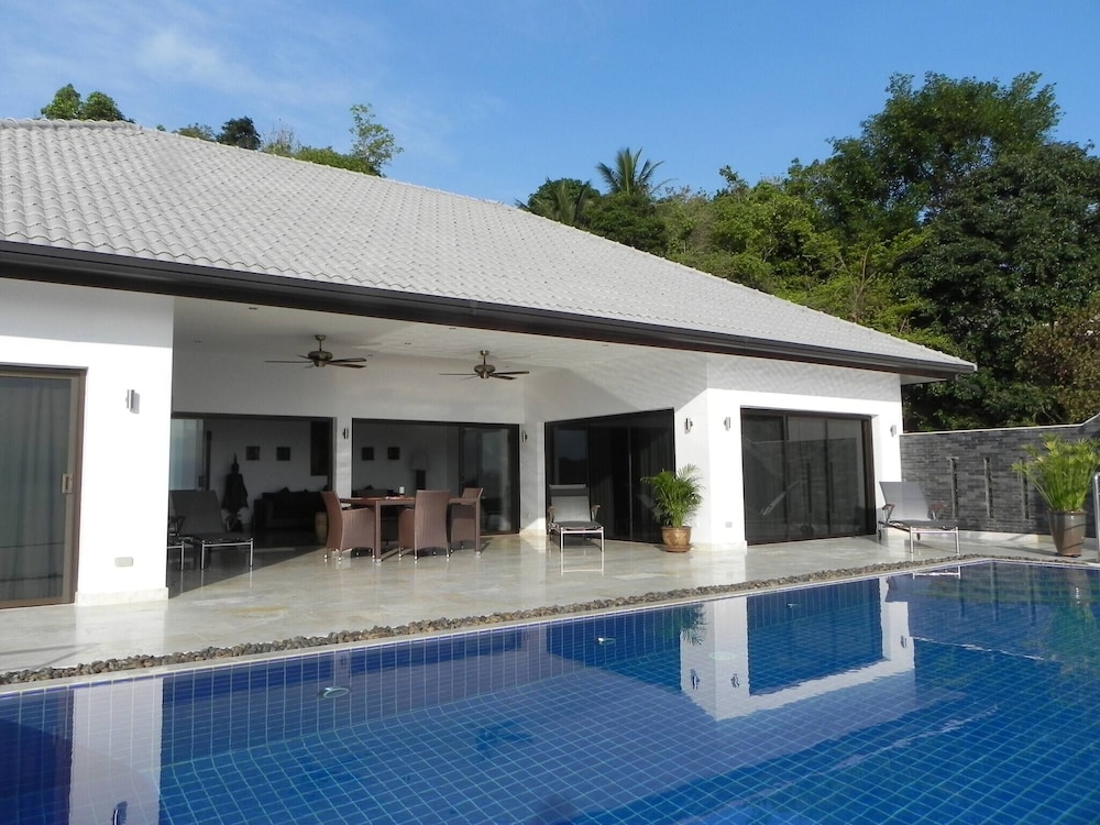Secluded Villa With Private Pool and Breathtaking Sea Views