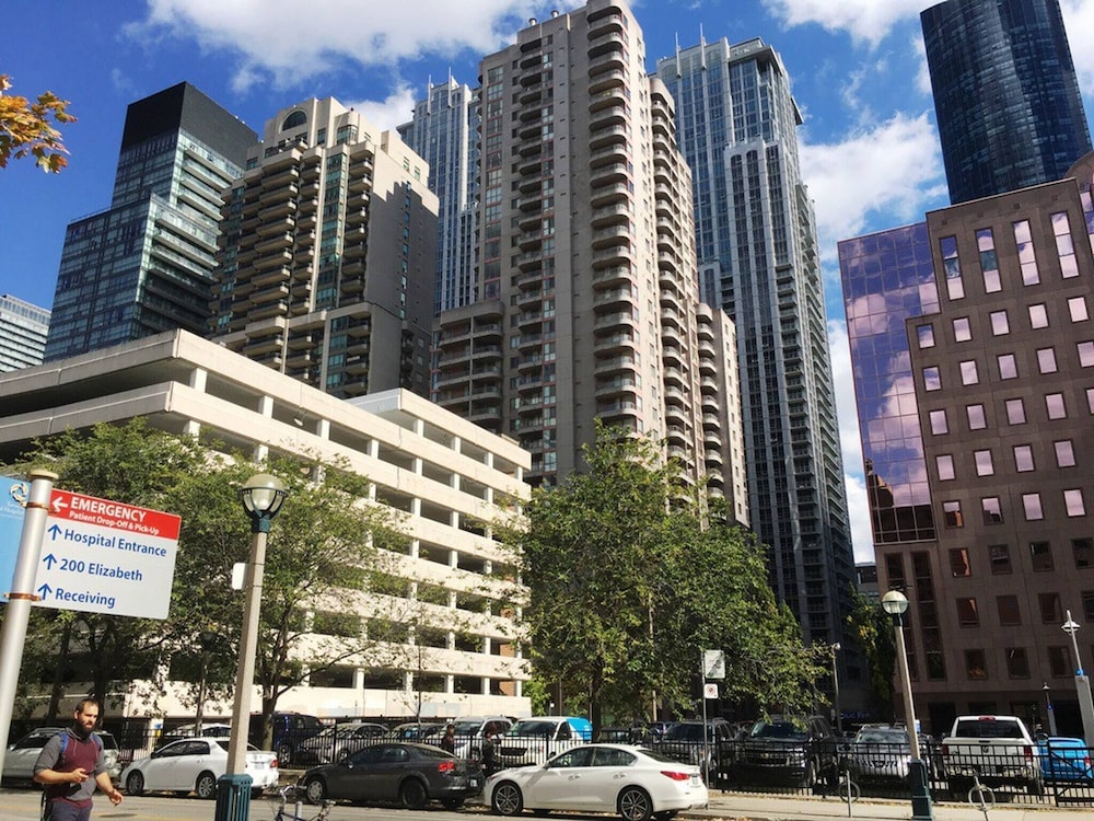 Downtown Toronto 2 Bedroom 2 Bath Suite Near Business District, U of T, Hospital - Image 4