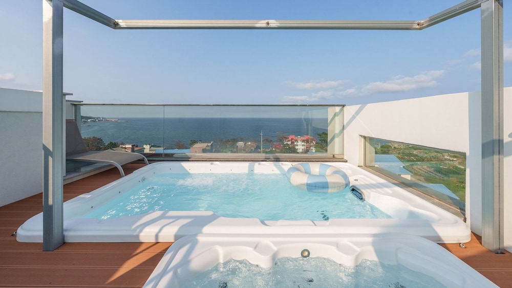 Gyeongju The Moon Aurora Pool Villa