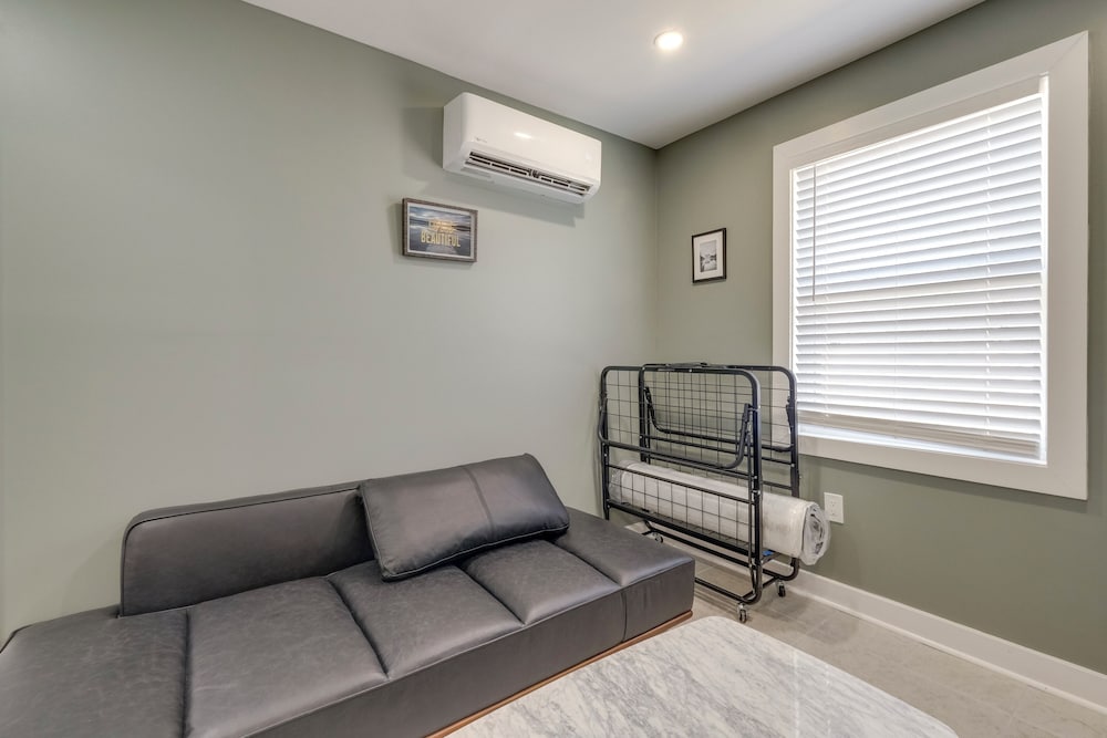 18 Mi to DC: Upscale Apartment in Fort Washington!