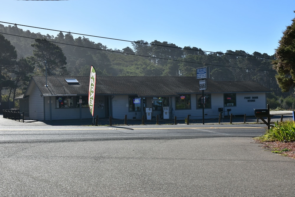 Hotel Fort Ross Lodge