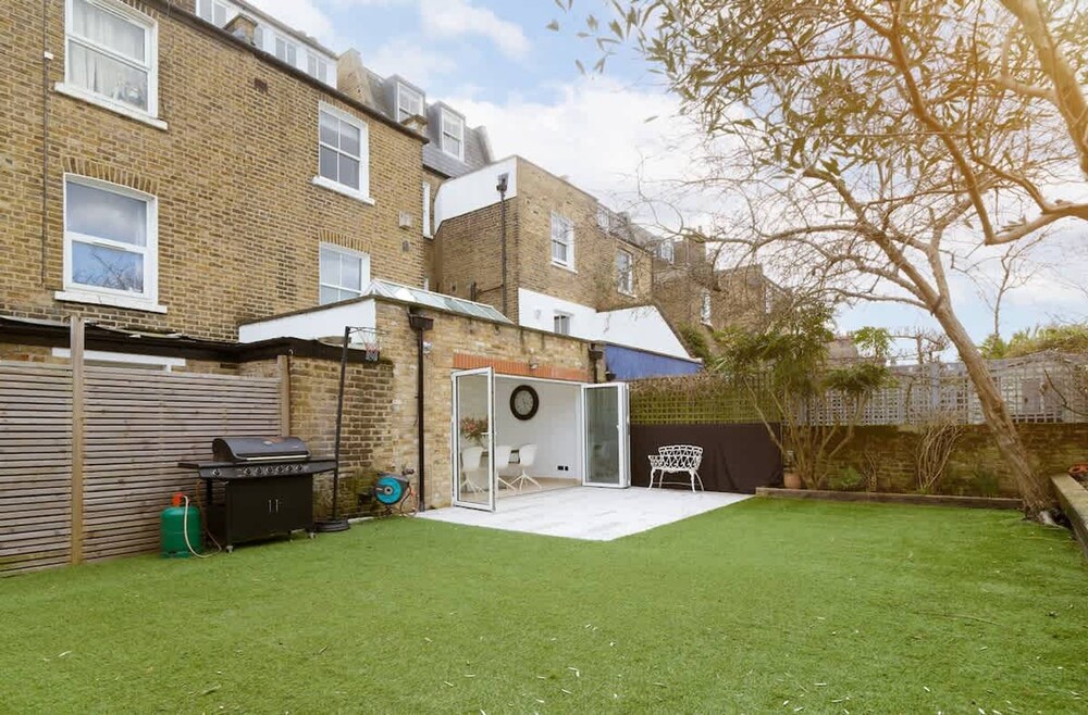 Luxury 5-bedroom Town House in Brook Green Central London