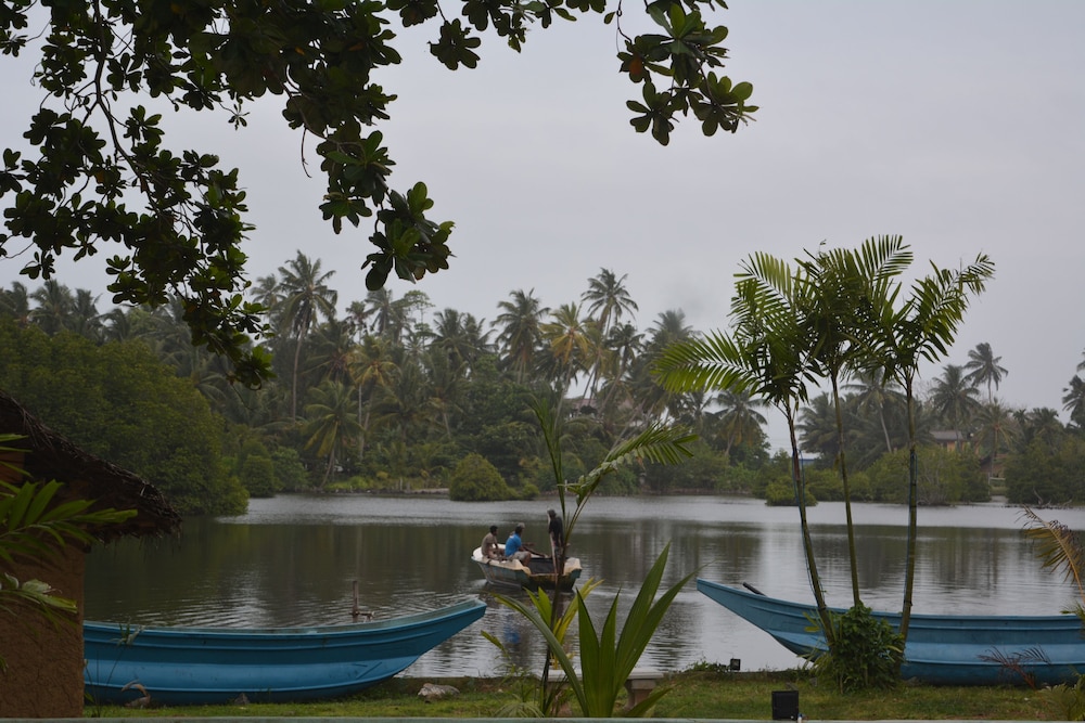 Lagoon Resort Goviyapana