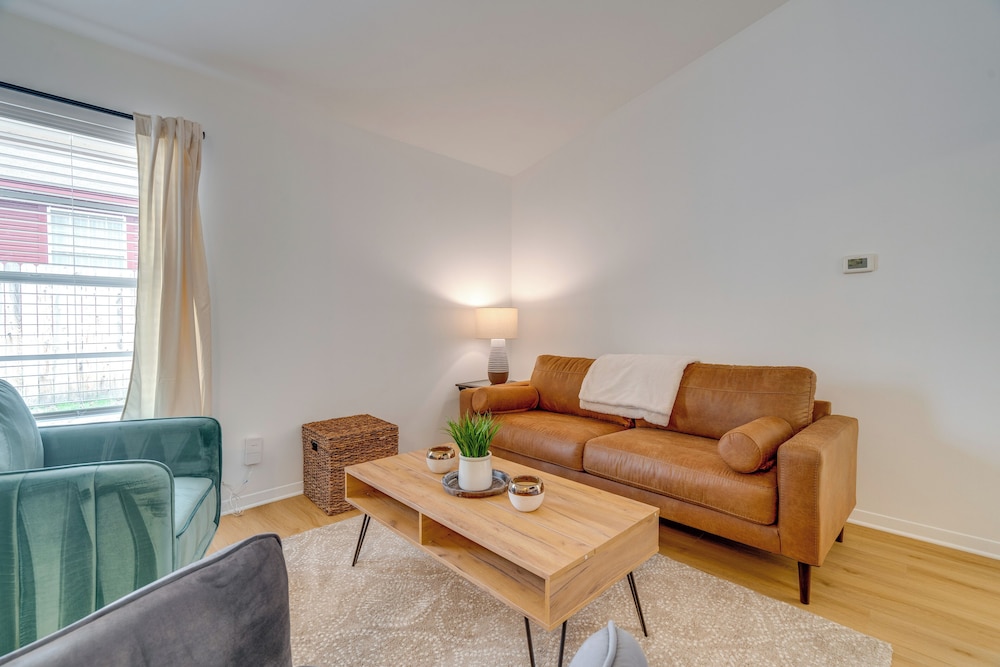 1/2 Mi to UT Austin Campus: Well-equipped Duplex!