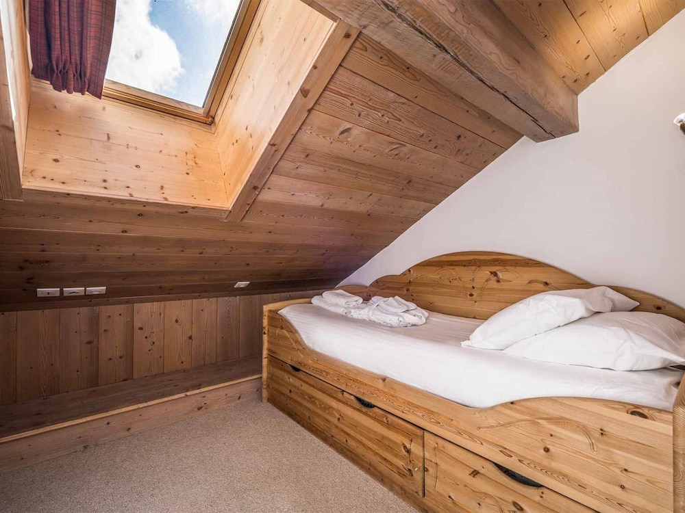 Quietly Located Chalets With Hammam