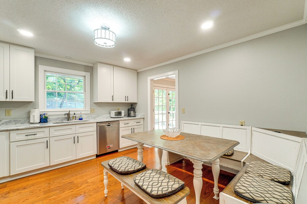 1 Mi to Dtwn: Quiet Retreat w/ Yard in Clinton