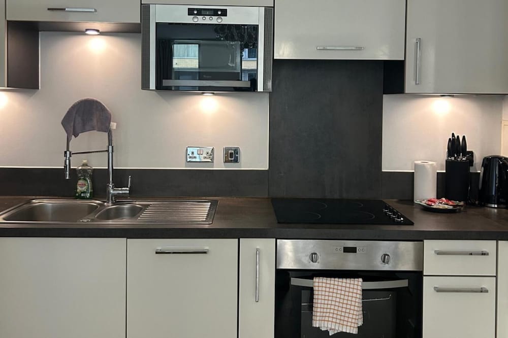1-bed Apt, Sleeps 4, Central To Shops & Transport