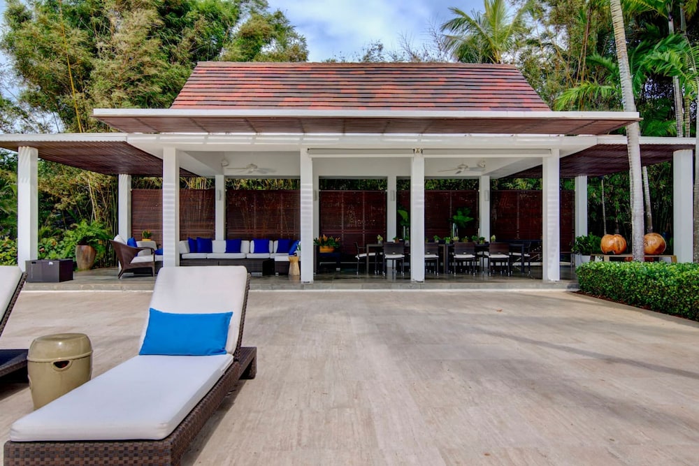 Breathtaking Ocean-view Home w Pool Modern Design