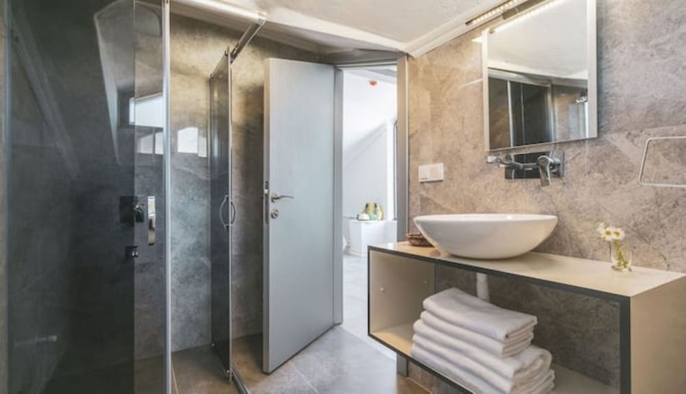 Monastery Suites Hotel - Image 33