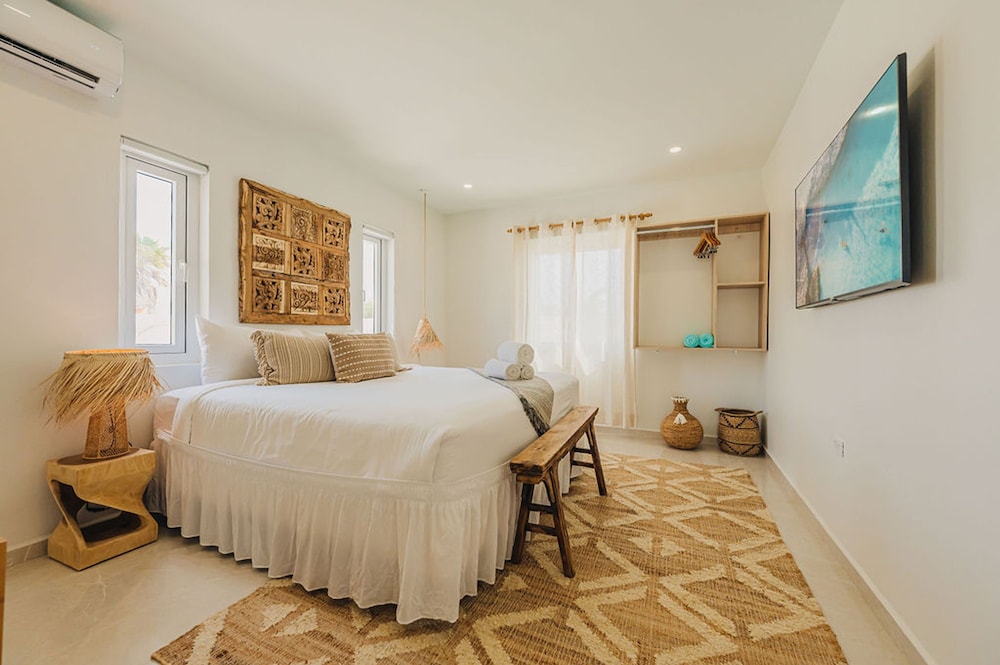Bohostyle Villa 3min to Beach Hottub 8 Sleeps