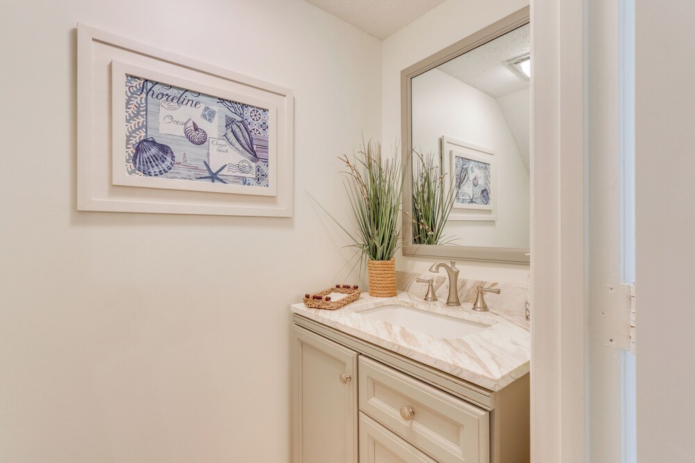 Steps to Beach & Pool: Hilton Head Island Condo!