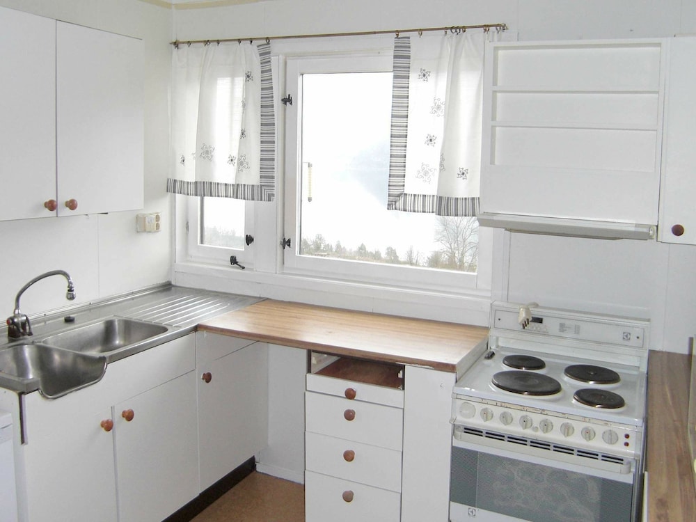 4 Person Holiday Home in HÃ¸yheimsvik view 5