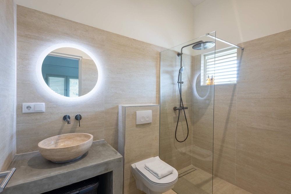 Villa Azure Vista 6BR Luxury Stay w 2 Pools
