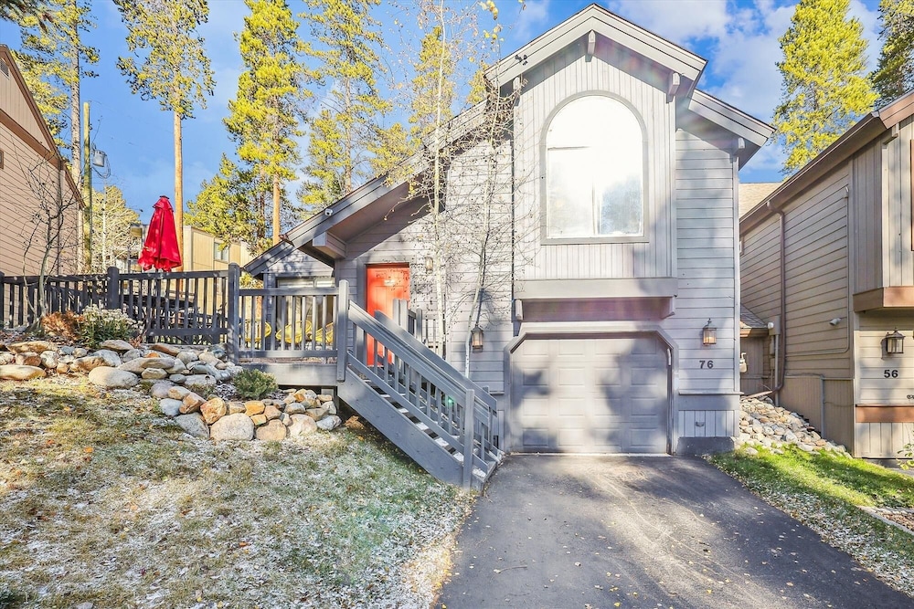 Park Forest 4 Bedroom Home by RedAwning