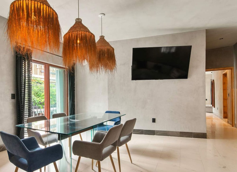 Best Spot on 5th Ave - 2BR With King Beds Style
