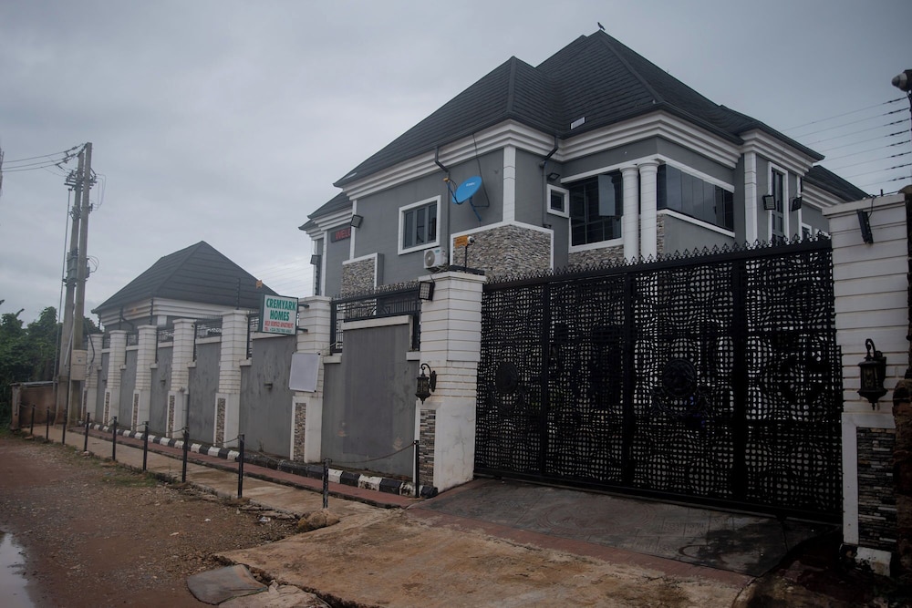 CREMYARK HOME APARTMENTS