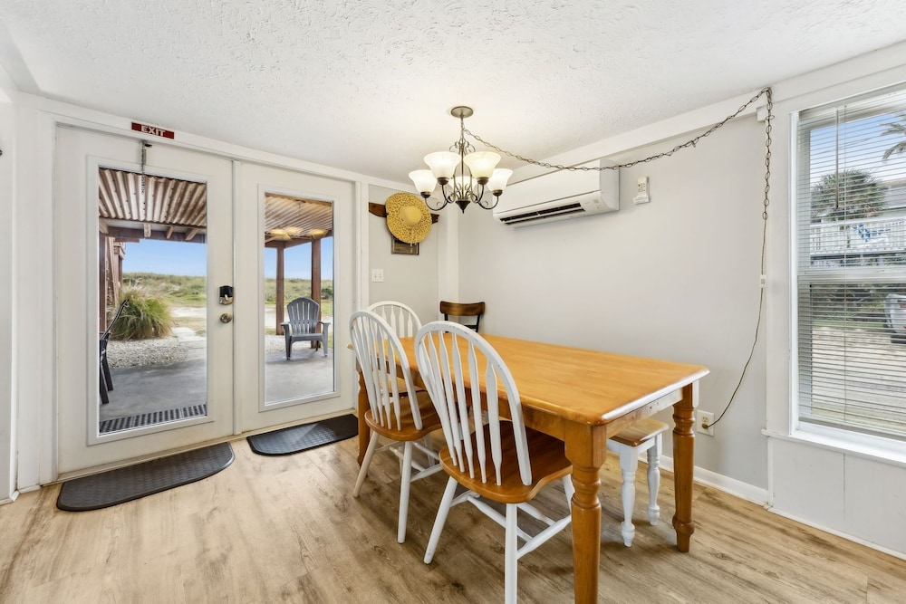 124 S Fletcher - Downstairs 3 Bedroom Duplex