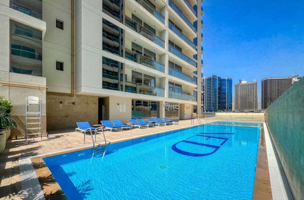 2BR Apt w Dubai Canal Views Near Burj Dubai Mall