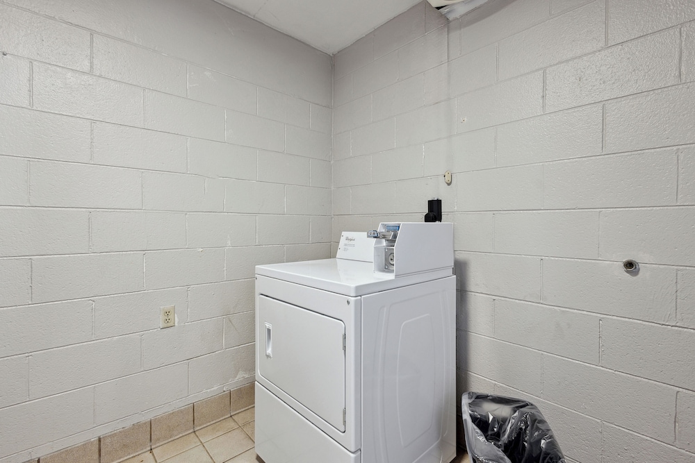 Relax inn by OYO Greeneville Near Hwy US-321