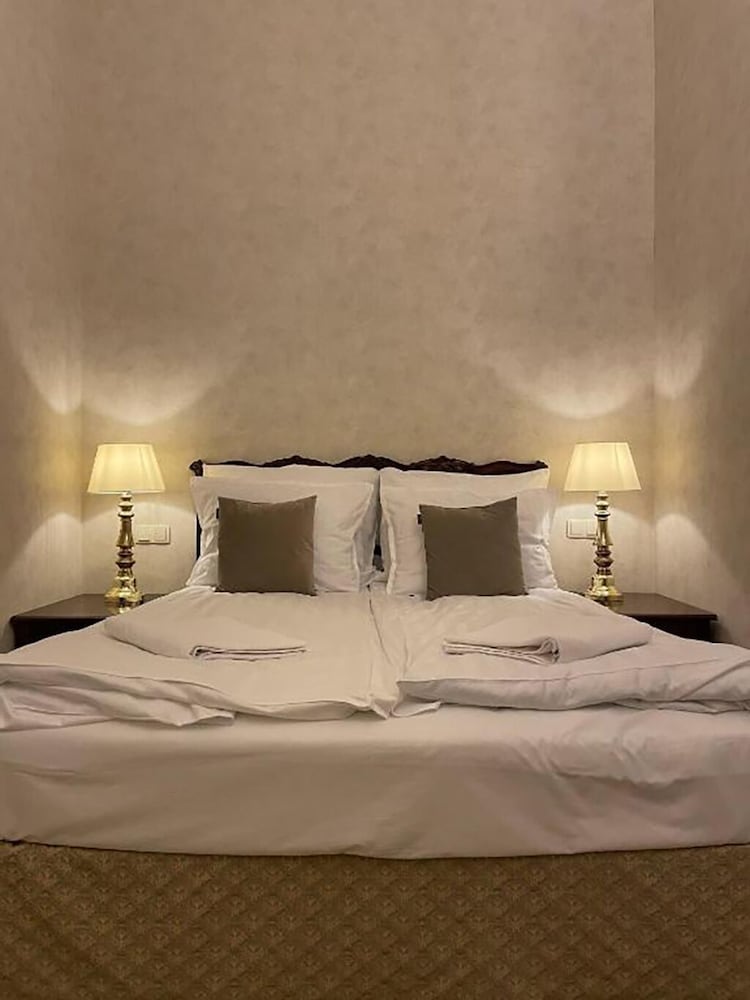 OPERA16 Guestrooms