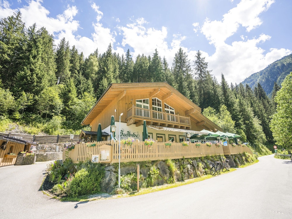 Group Apartment in Reitleben Directly on the Lake