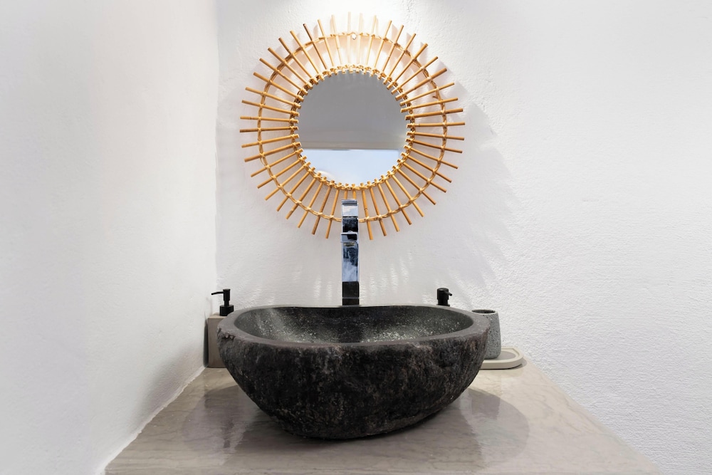 Elyvia Caves photo 2