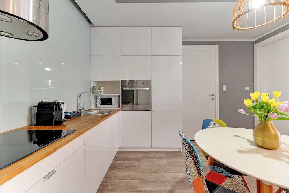 Aura - Riverside & Parking by Downtown Apartments