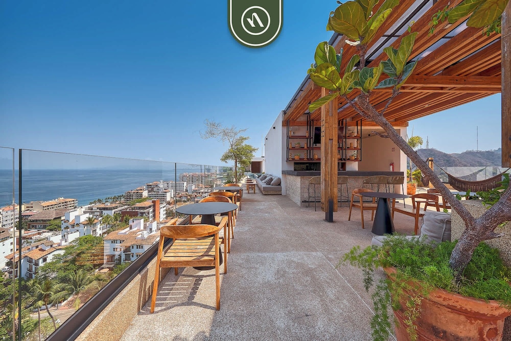 Oceanview Condo With Amazing Rooftop Pool - Gym