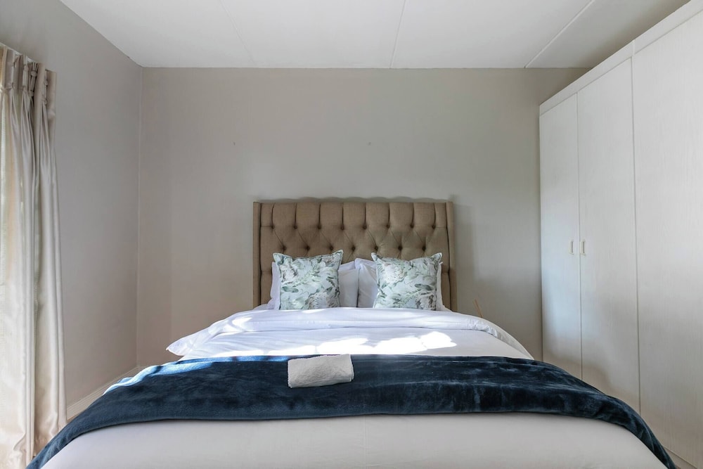 2bed in Sandton City