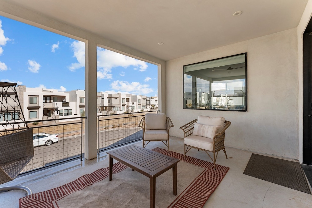 Sunstone 6 Bedroom Home