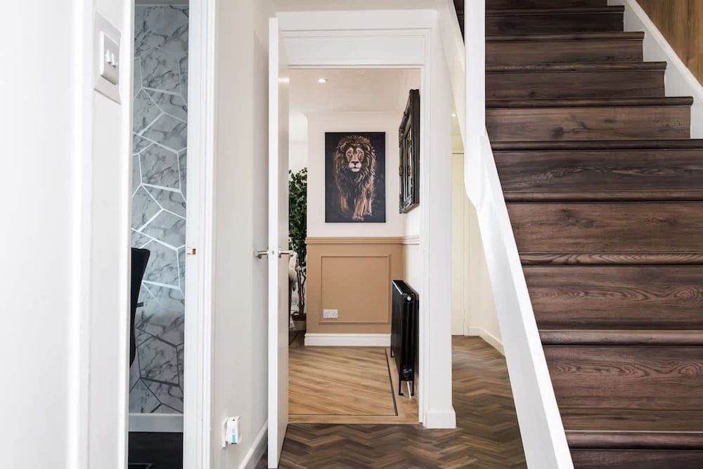 2 Bedroom House-free Parking