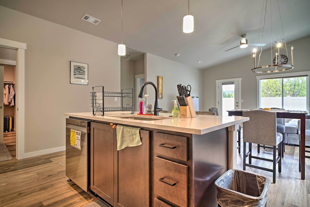 Medford Vacations - Modern Medford Escape 3 Mi to Downtown! - Property Image 18