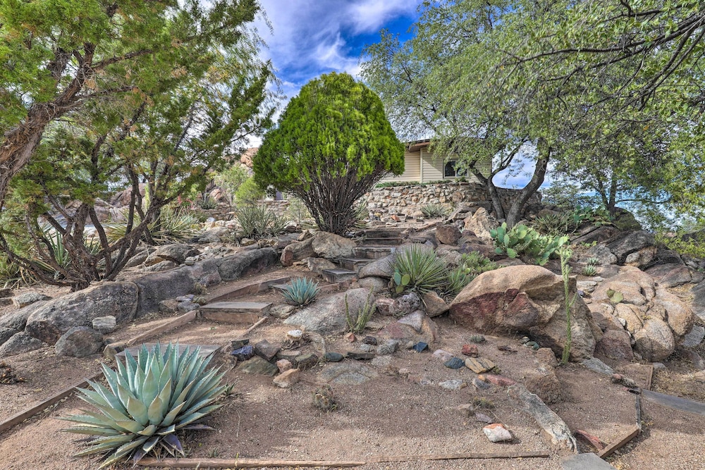 Walk to Watson Lake: Private Prescott Home!