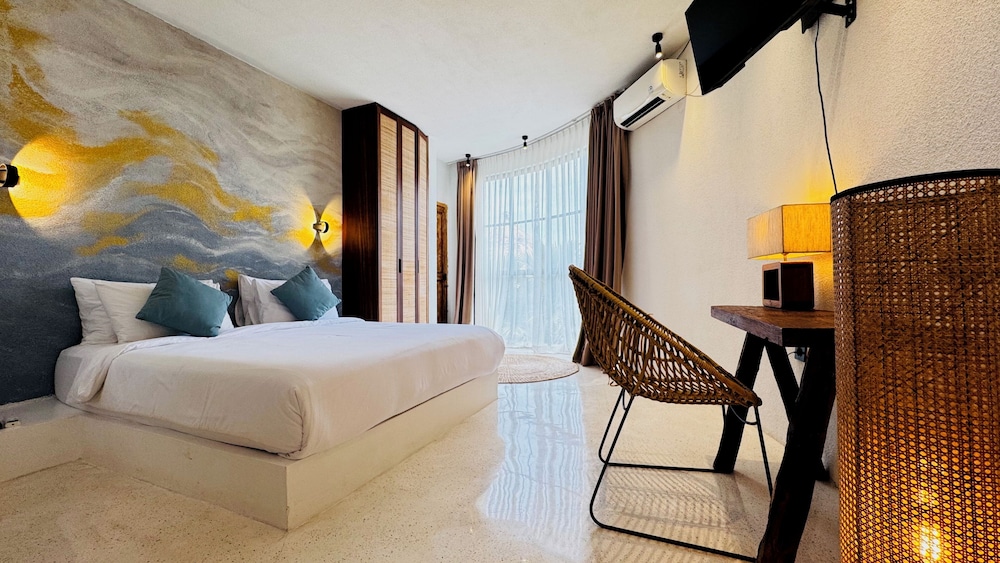 Hillstone Luxury Village