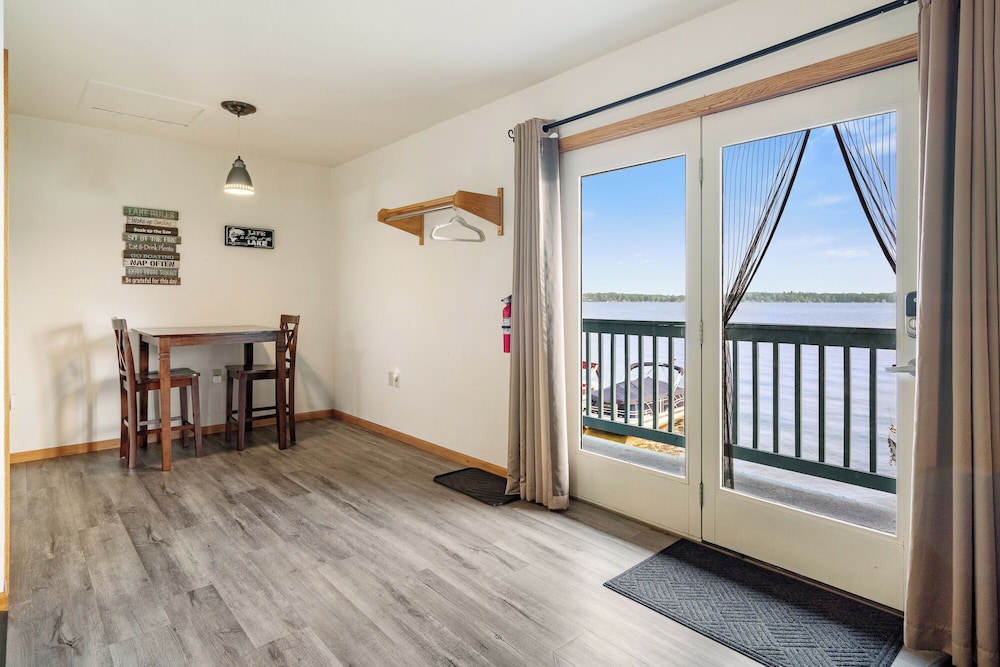 Fife Lake Lodge
