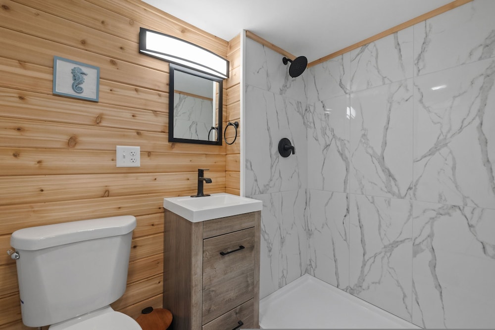Modern Condo Perfect For Winter Rental