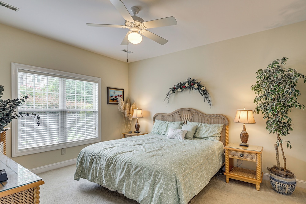 4 Mi to Sunset Beach: Resort-style Family Condo