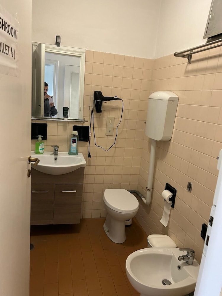 VENICE NIGHT DOUBLE ROOM SHARED TOILETC6 photo 5