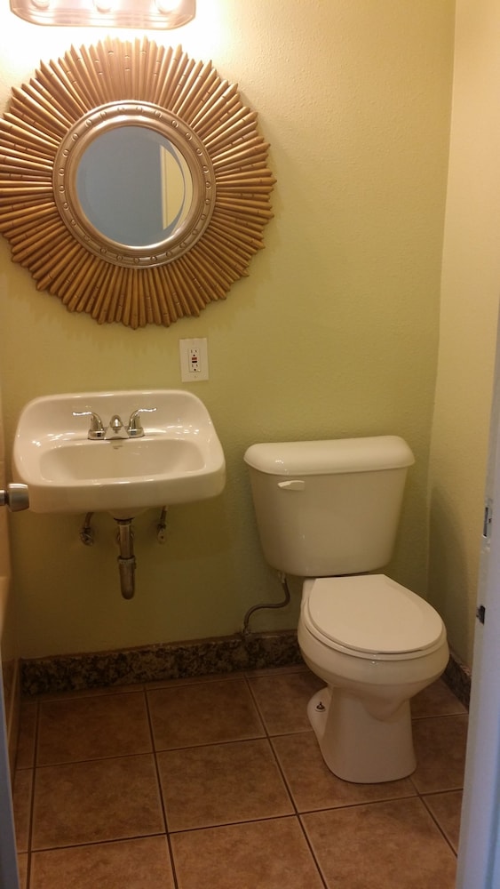 Oakland Vacations - Travel Inn - Property Image 11