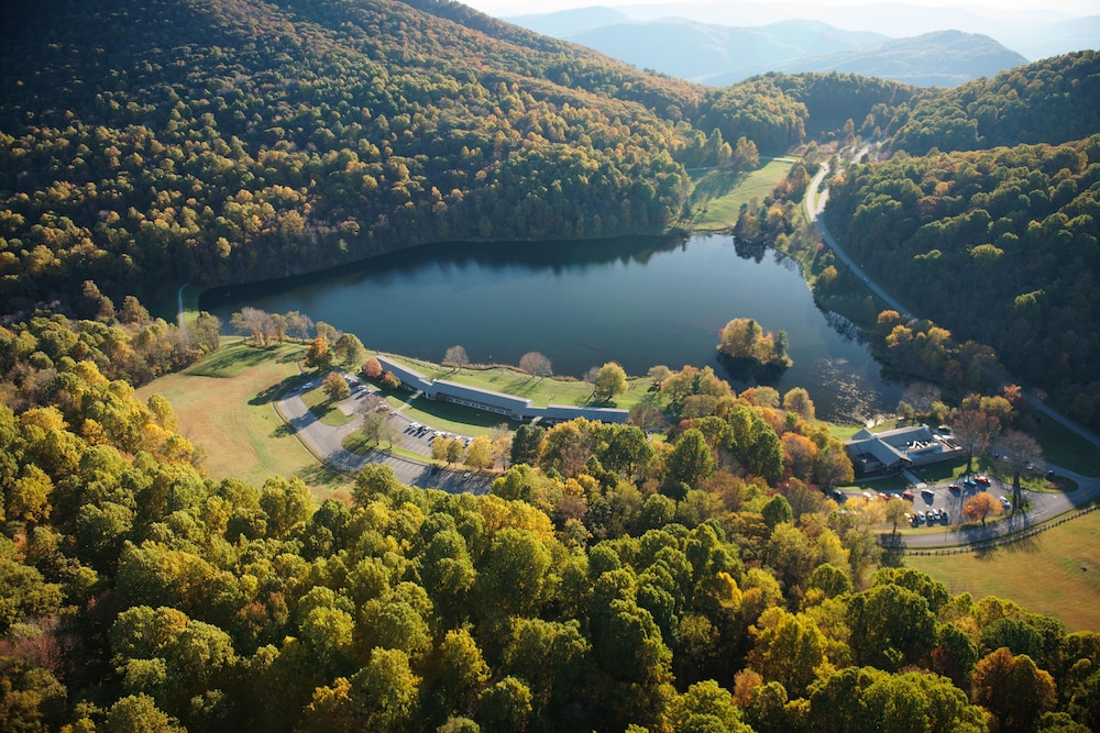 Lexington Vacations - Peaks of Otter Lodge - Property Image 1