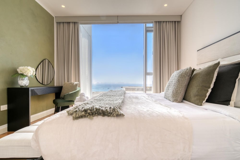 Sparkling Balcony Sea View Apt in Bluewaters