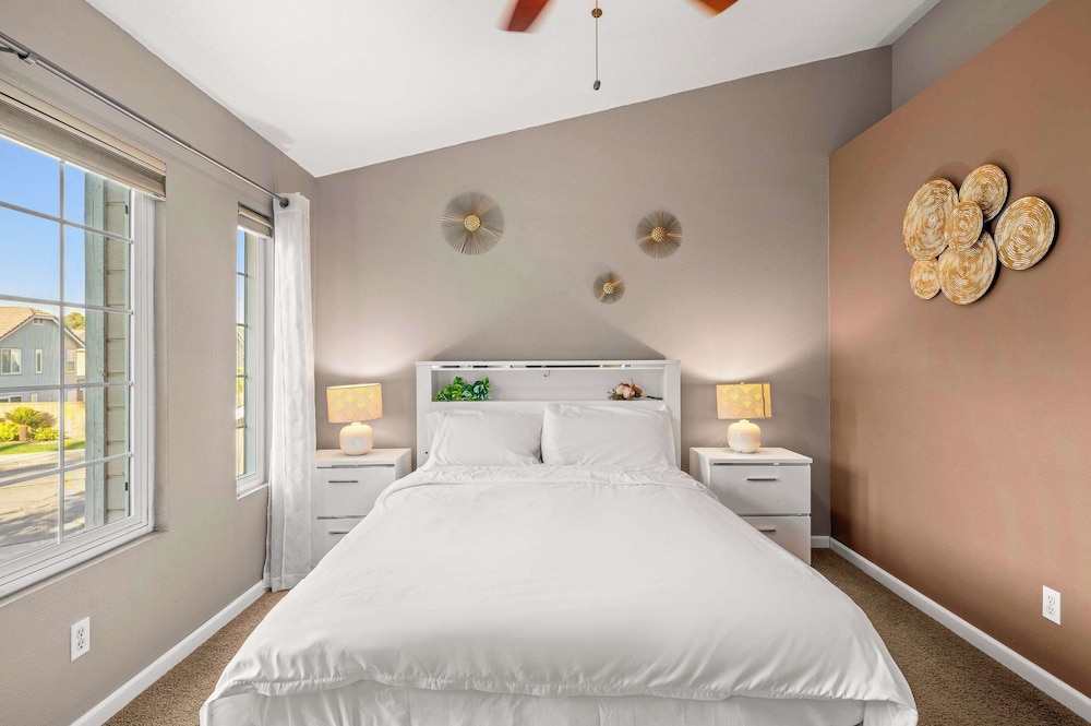 Spacious Retreat w Modern Decor and Private Yard