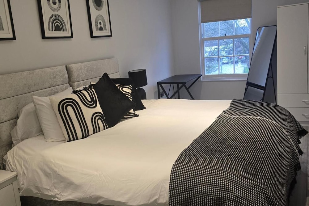 Apartment - Sleeps 6 & Near Station