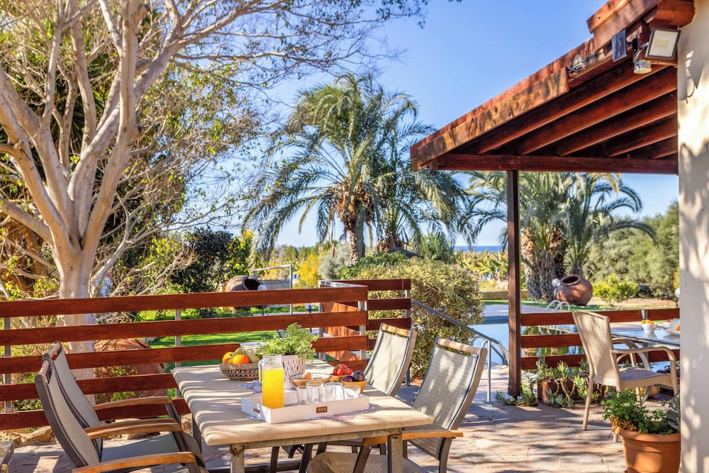 Coral Bay Cottage