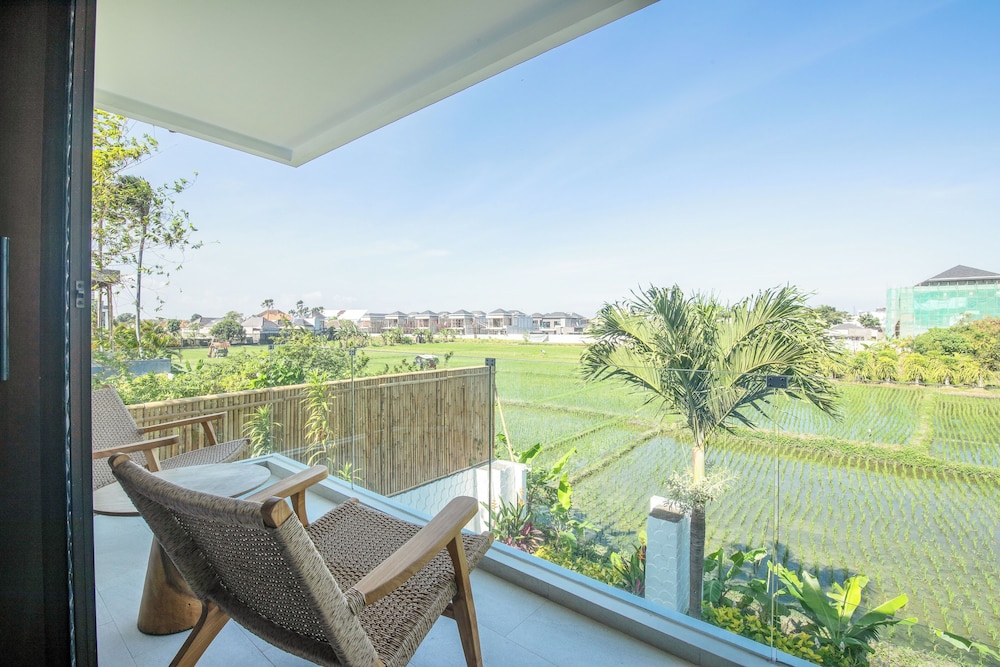 4 Bd Seminyak Retreat, Rice Fields 4 Mins to Beach