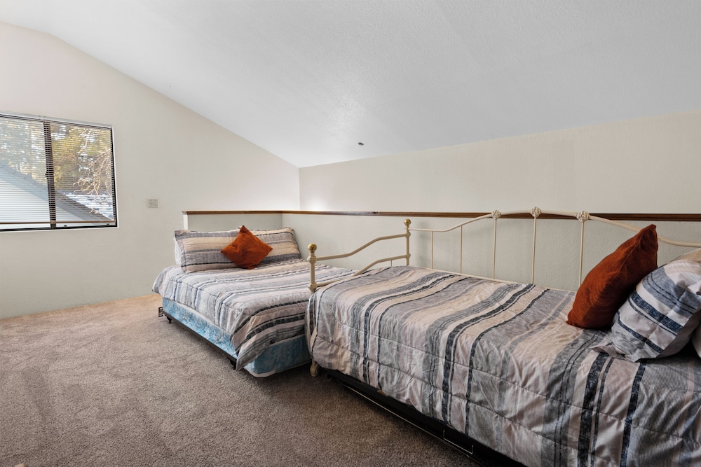 Summit X-ross Roads Condo